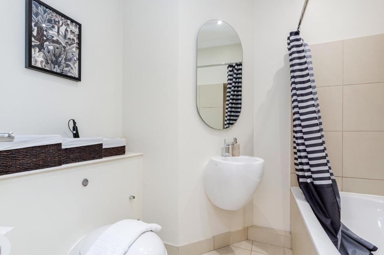 Relaxing And Spacious Kensington With Patio Appartement Londen