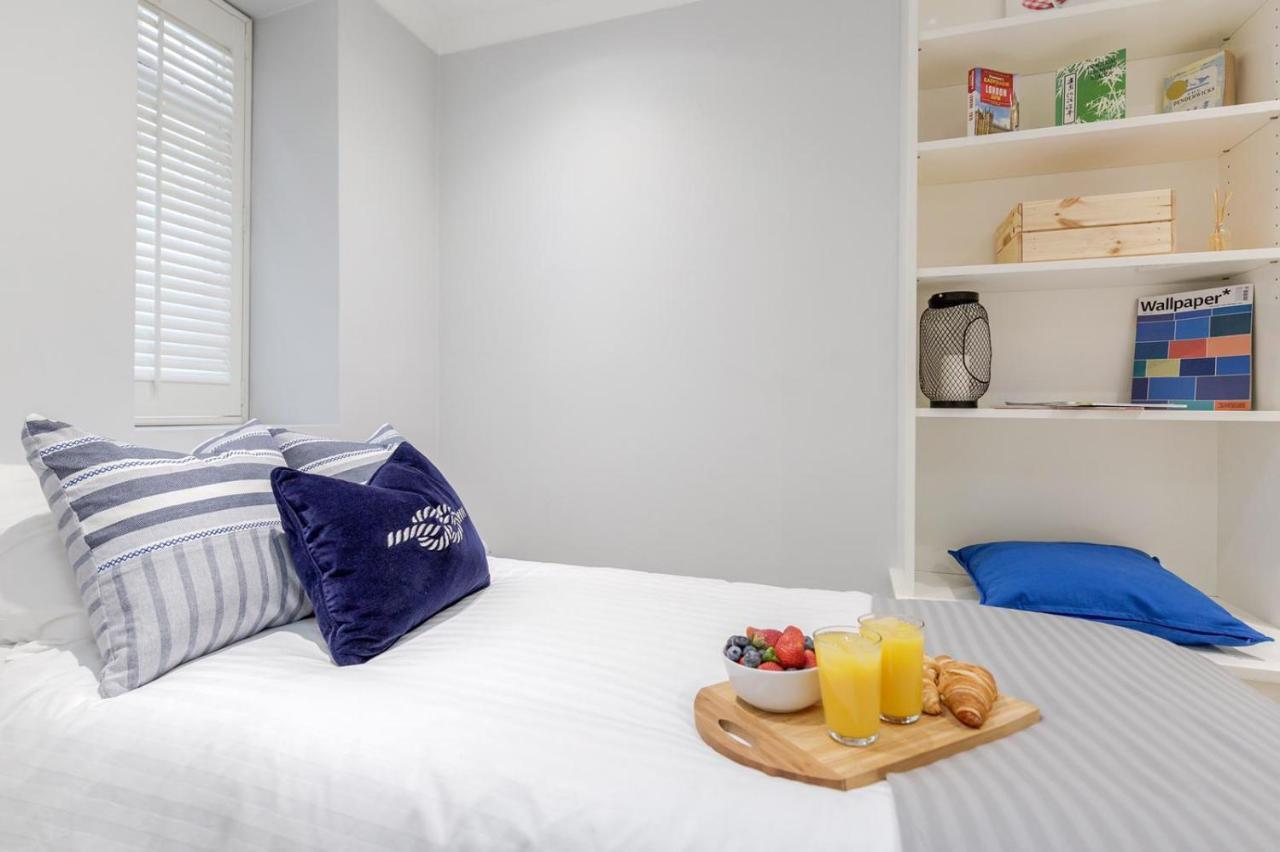 Relaxing And Spacious Kensington With Patio Londen