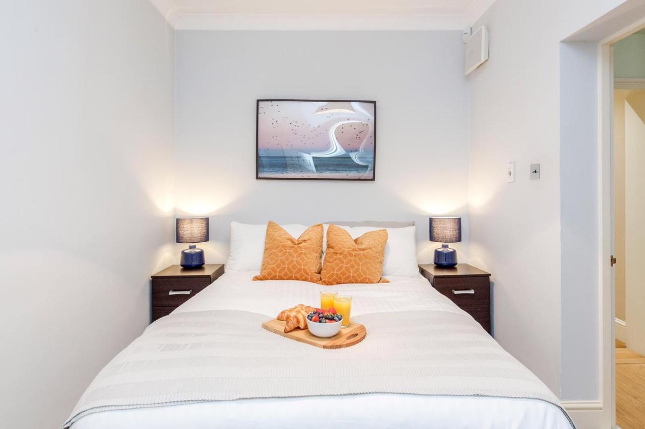 Appartement Relaxing And Spacious Kensington With Patio Londen